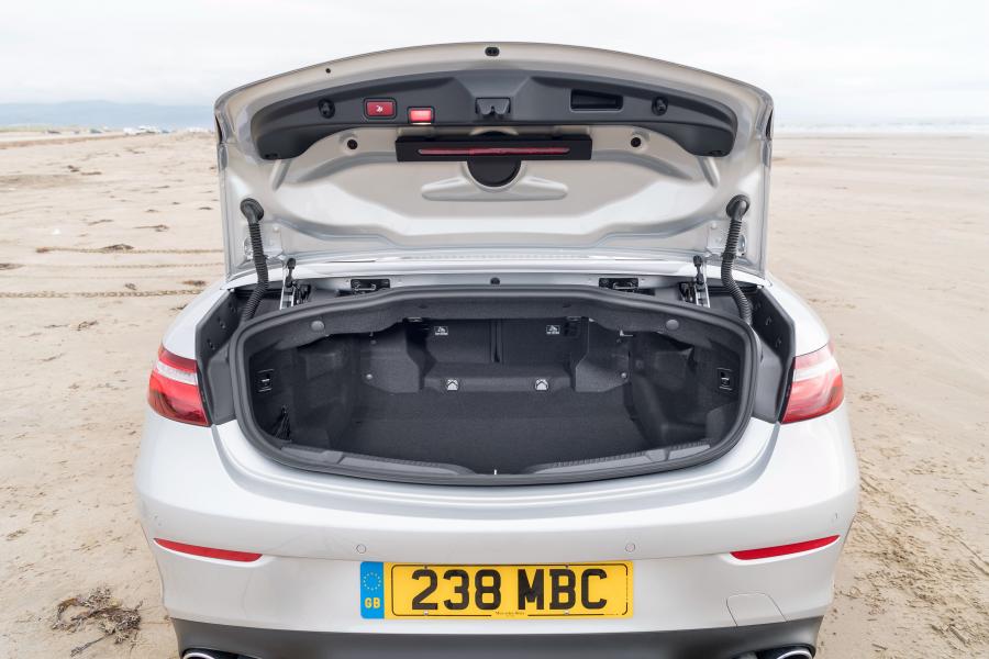 Багажник Mercedes-AMG E53 4Matic+ Cabriolet (A238) 2018 года  (UK) (фото 18 из 40)